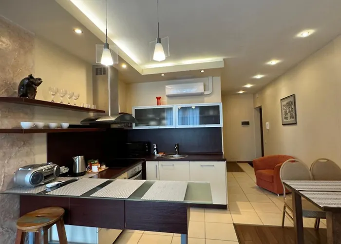 Arunes بالانغا