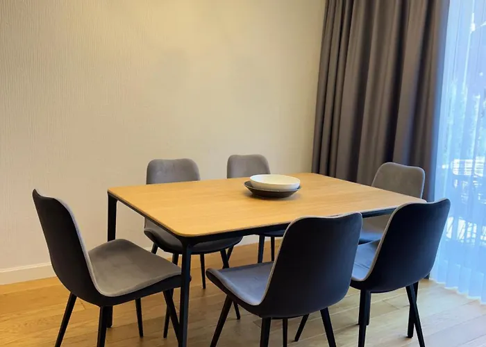 Arunes بالانغا